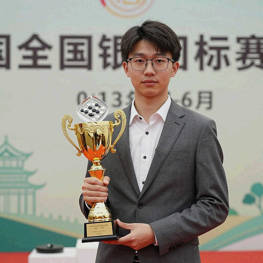 Ngoại giao cờ vua: Modi tặng biên bản ván đấu World Cup của Sindarov cho Tổng thống Uzbekistan Ngoại giao cờ vua: Modi tặng biên bản ván đấu World Cup của Sindarov cho Tổng thống Uzbekistan