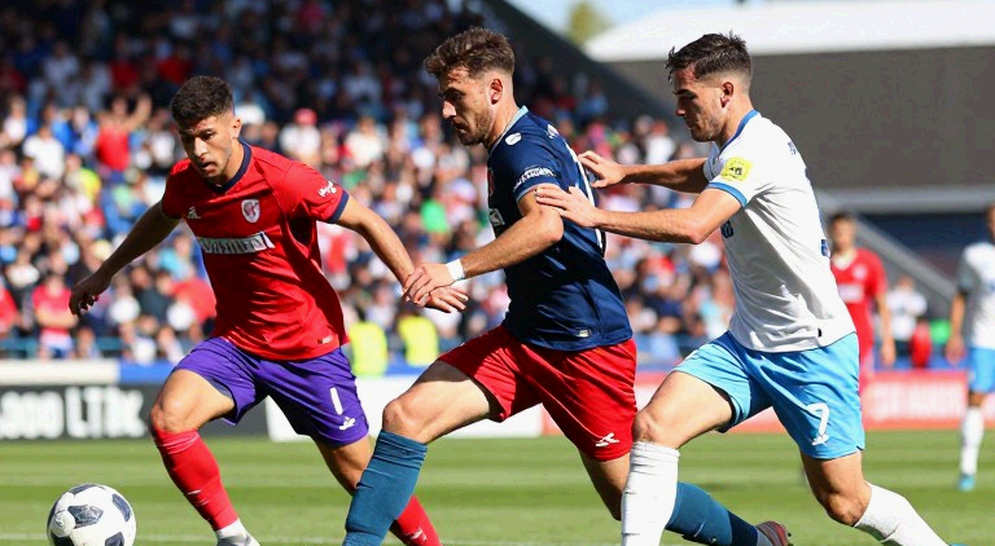 Luton - Millwall 2026: Bốn thập kỷ của một lệnh cấm rượu và vết nứt giai cấp chưa khép lại Luton - Millwall 2026: Bốn thập kỷ của một lệnh cấm rượu và vết nứt giai cấp chưa khép lại