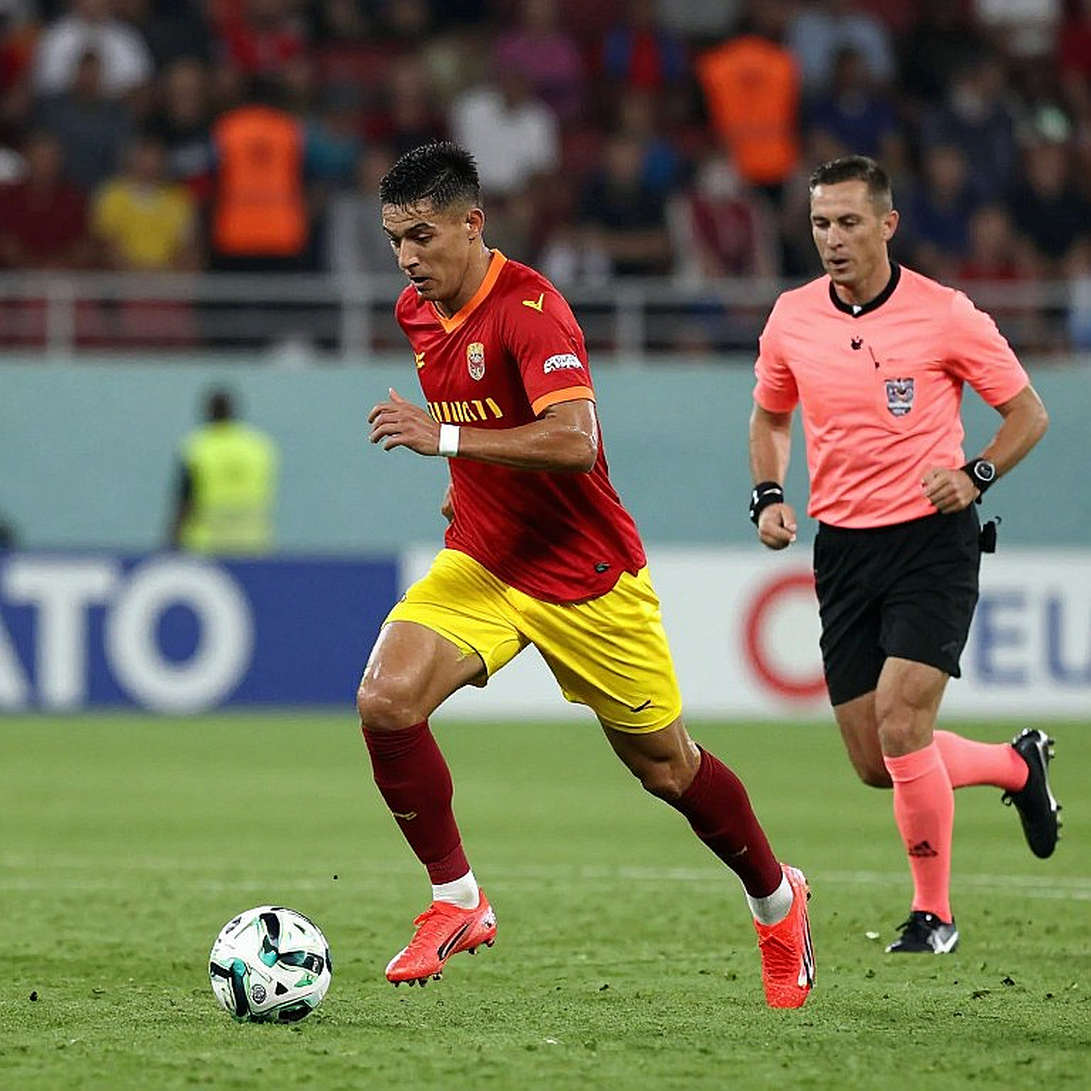 Vietnam 0-0 China at Half-Time: Defensive Resolve and the Fitness Question in the ASIAD 20 Quarter-Final Vietnam 0-0 China at Half-Time: Defensive Resolve and the Fitness Question in the ASIAD 20 Quarter-Final