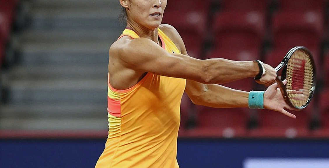 Mertens hạ Swiatek ở China Open: Nhịp của một tay vợt lão luyện và dấu hỏi trên sân cứng