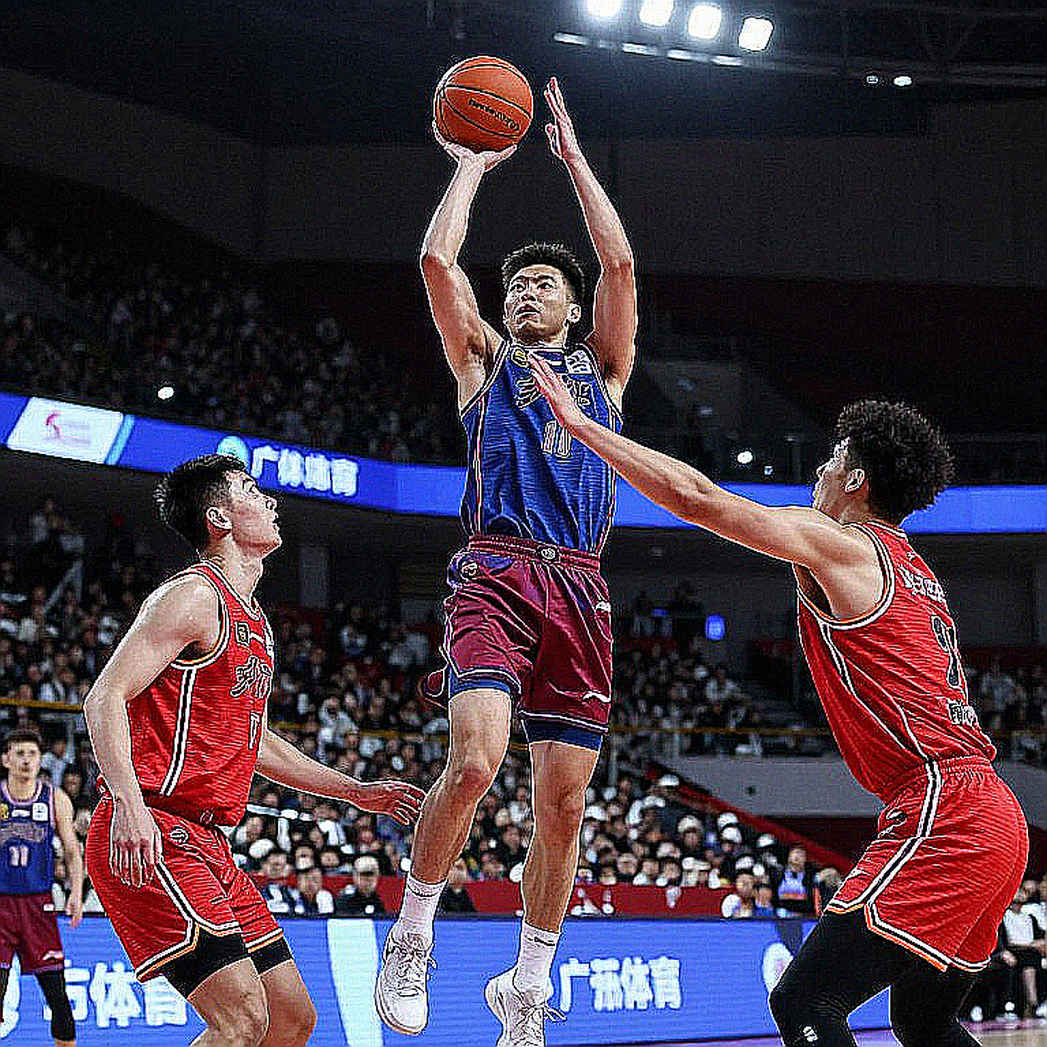 Chấn thương ở V.League: khi lịch thi đấu trở thành bản nerf âm thầm Chấn thương ở V.League: khi lịch thi đấu trở thành bản nerf âm thầm