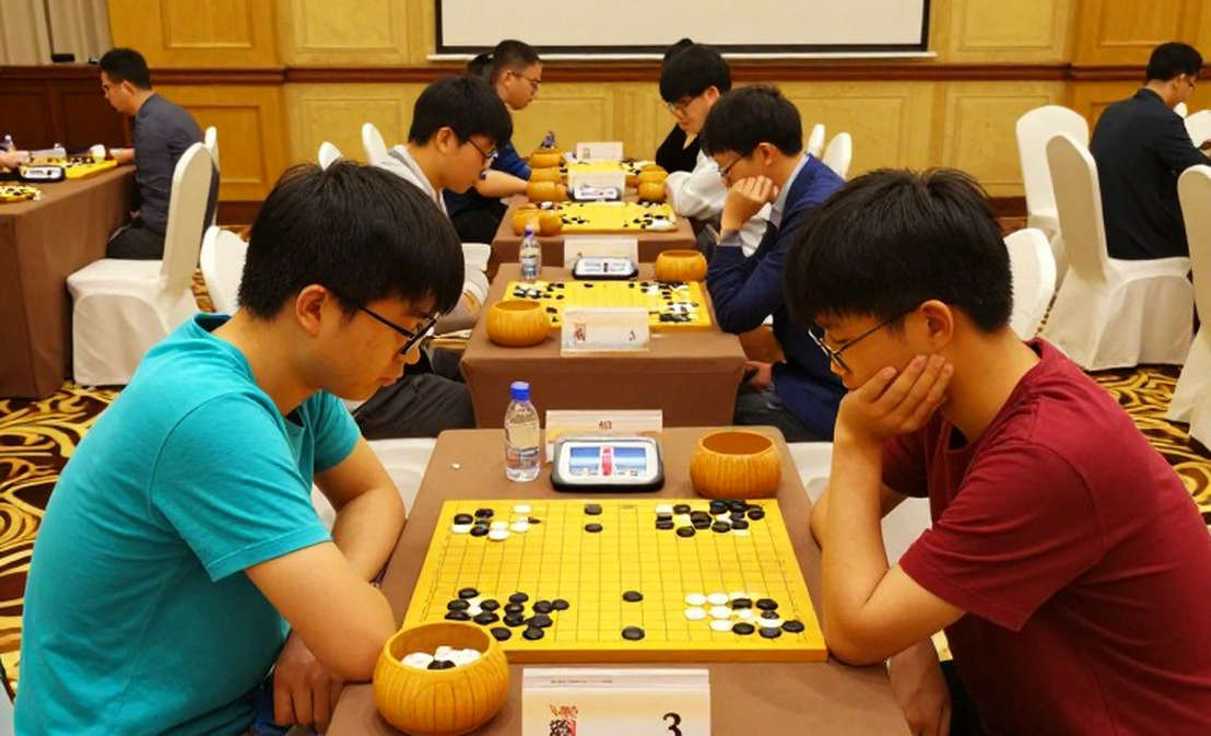 Kỳ thủ trẻ người Anh tài năng và phương án đối phó Khai cuộc Scotch
