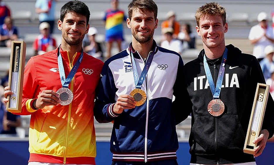 Zverev vượt qua cú trẹo chân trước Wu Yibing tại Thượng Hải: Chiến thắng của sự kiên nhẫn và cú giao bóng