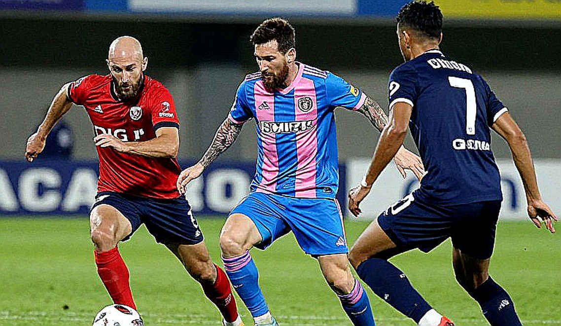 Khoảng trống dữ liệu ở V.League: kỳ chuyển nhượng được viết bằng những ô trống